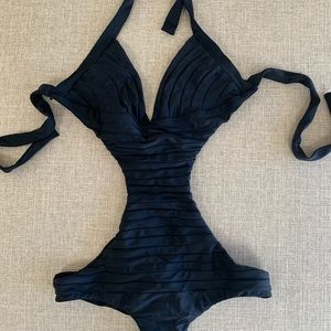 Mikoh bora bora one piece